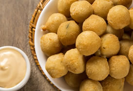Mini bolinha de requeijão cremoso
