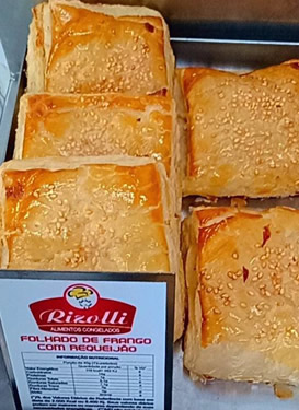 Folhado de Frango c/Requeijão